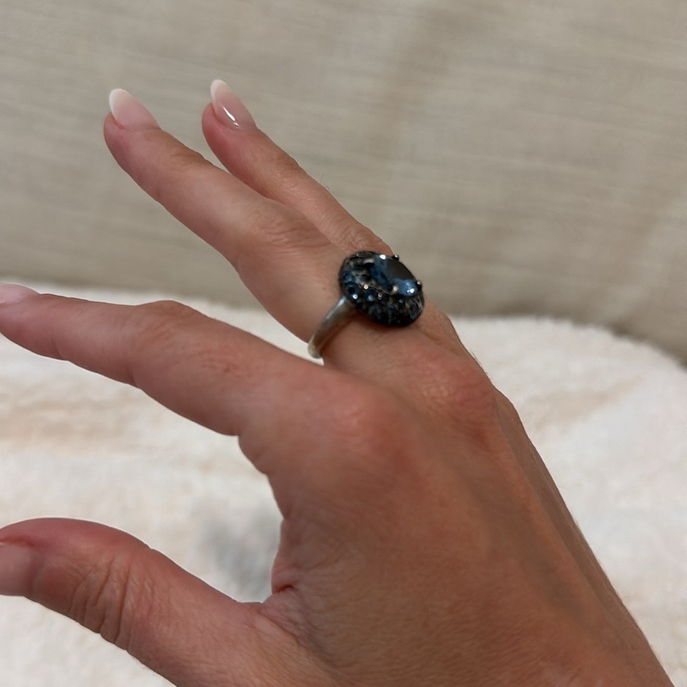 Stunning Blue Crystal Cocktail Ring - Picture 10 of 12